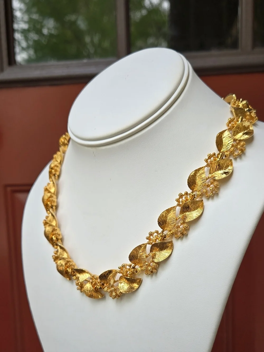 Napier Vintage Gold plated Elegant Gold Leaf Link Necklace - Picture 14 of 16